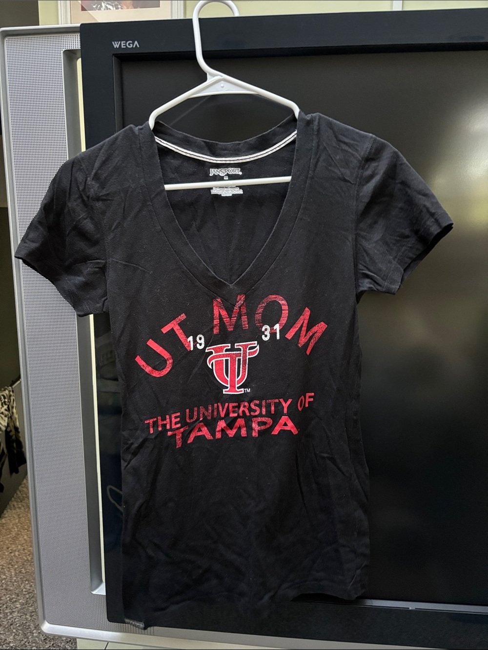 Jansport Black V-Neck "UT Mom" University of Tampa Tee Sz Medium- runs small